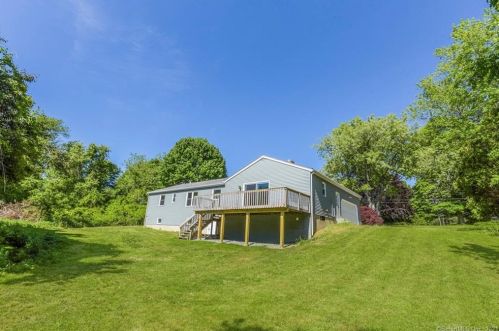 3 Marlin Dr, Waterford CT  06385-2605 exterior