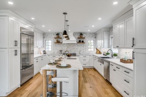 53 Winkle Point Dr, Northport NY  11768-1154 exterior