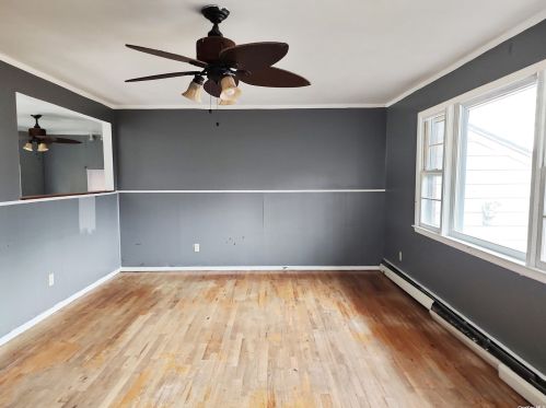 672 Deer Park Ave, Babylon NY  11702-1320 exterior