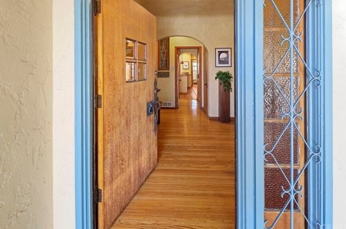 324 Carroll Park, Long Beach, CA 90814-2211