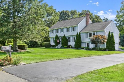 27 Ballaro Dr, Huntington, CT 06484-2424
