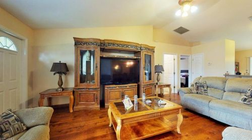 1320 27th Ter, Cape Coral, FL 33904-5746