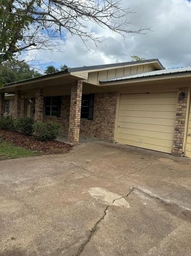 1413 Forehand St, Mapleton TX  75835-2909 exterior
