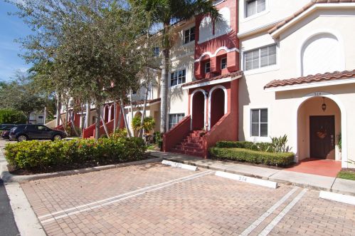 527 Bayfront Dr, Boynton Beach, FL 33435-8644