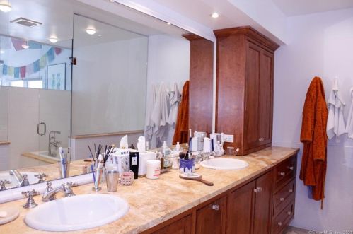 18 Yarmouth Rd, Norwalk CT 06853-1848 exterior