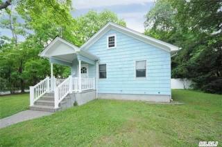 118 New York Ave, Smithtown, NY 11787-3415
