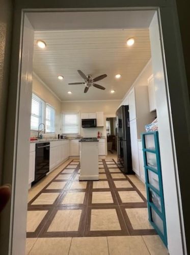 1410 Marvin Ave, Waxahachie, TX 75165-2832
