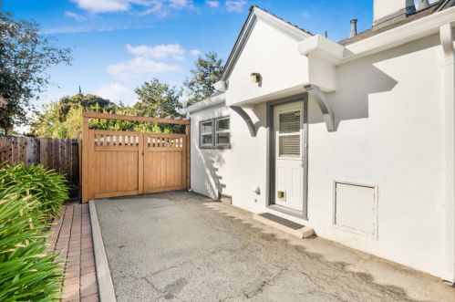 1560 Cienega Rd, Hollister CA  95023-5510 exterior
