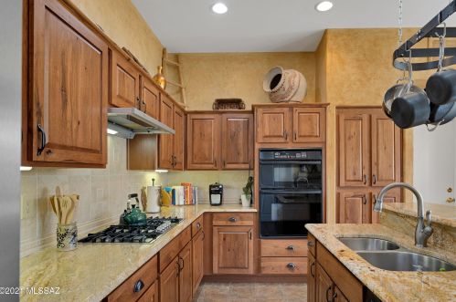 39088 Carefree Dr, Tucson, AZ 85739-2125