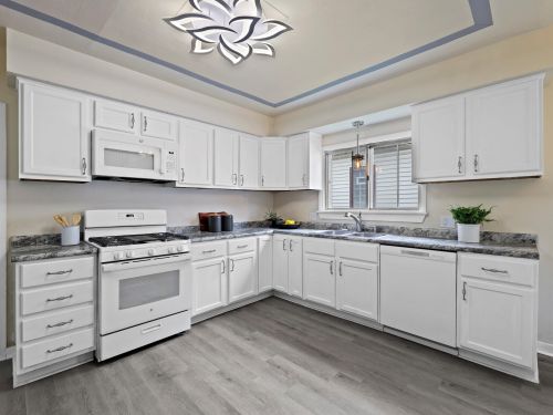 3051 52, Milwaukee WI 53219-4518 exterior