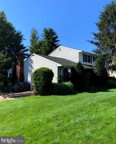 2114 Weatherton Dr, Wilmington, DE 19810-2311