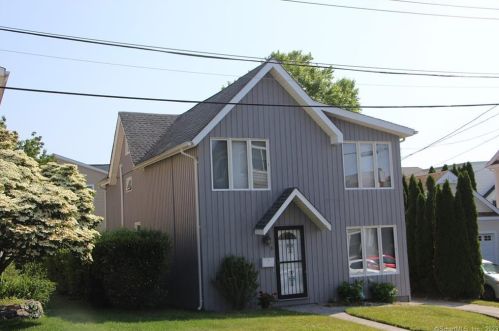 2 Dunbar Rd, Milford, CT 06460-8108