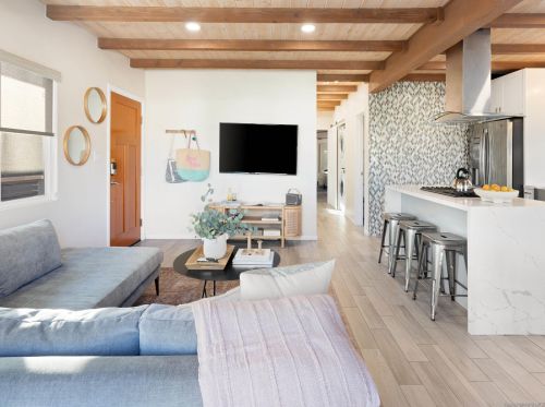 824 Anacapa Ct, San Diego CA  92109-8203 exterior