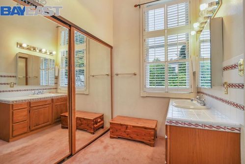 1231 Adeline St, Oakland CA 94607-2810 exterior