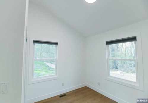 6 Stag Hill Rd, Mahwah NJ  07430-1034 exterior