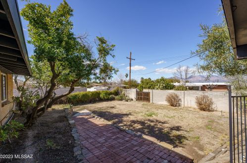 8801 Shiloh Pl, Tucson AZ  85710-2912 exterior