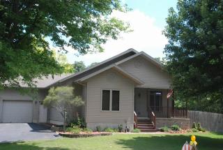 25 Long Grove St, Maynard, IA 50655-7579