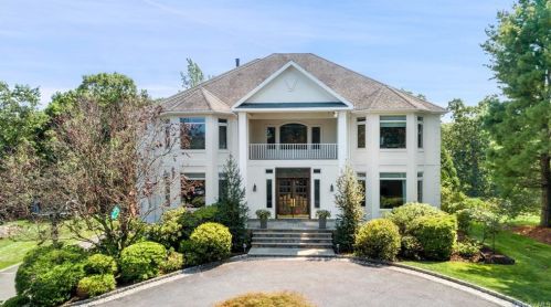 110 Stonewall Cir, White Plains, NY 10604-1124