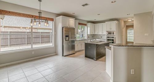 1800 Southwicke Dr, Lewisville TX  75022-8430 exterior