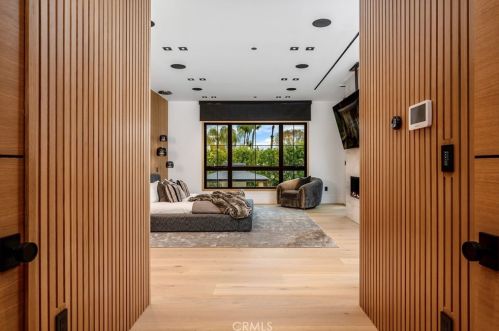 4508 Haskell Ave, Van Nuys CA  91436-3148 exterior