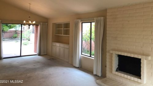 3101 Hill Farm Dr, Tucson, AZ 85712-1342