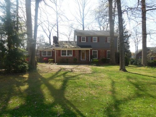 1907 Strathmore Dr, Greensboro, NC 27410-2117