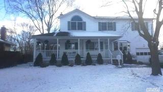 16 Baylor Dr, Smithtown NY  11787-2002 exterior