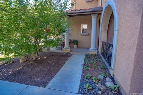 25228 Huston St, Santa Clarita, CA 91381-1674
