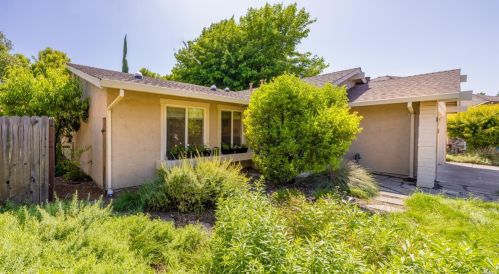 218 Sandalwood Ct, Vacaville CA  95687-5238 exterior