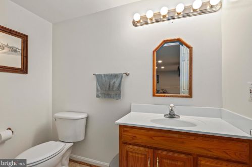 1426 Cellar Crk Way, Herndon VA  20170-2805 exterior