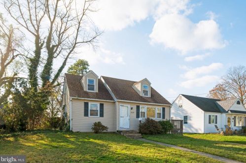529 Charles Ave, Barrington, NJ 08007-1011