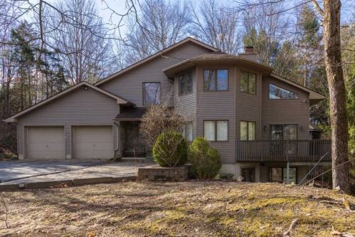 16 Connelly Dr, Staatsburg, NY 12580-6132
