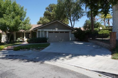 26152 Las Lanas Ct, Santa Clarita, CA 91355-3351