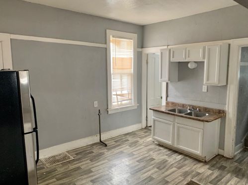2453 25th St, Milwaukee, WI 53206-1005