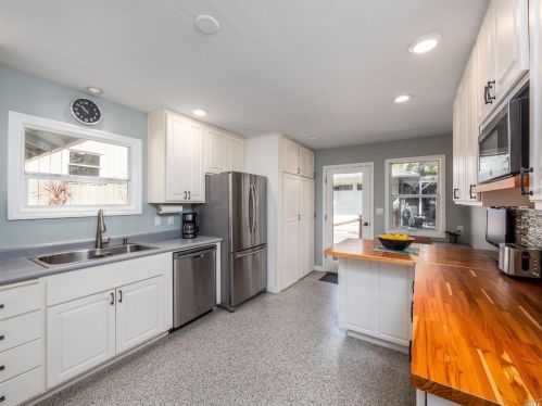 1029 Crest Dr, Santa Rosa CA  95404-2216 exterior