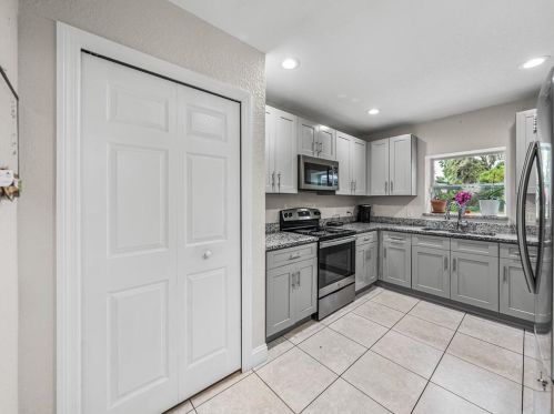 1627 Holly Rd, Lakeland FL  33801-2210 exterior