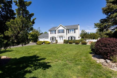 75 Baywood Dr, Baiting Hollow, NY 11933-1461