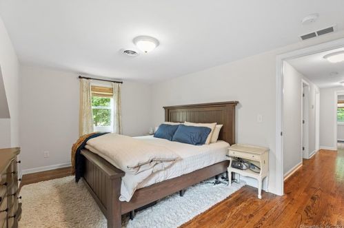 9 Lamplight Dr, Kensington CT  06037-1805 exterior