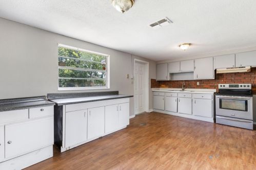 1045 Breezewood Dr, Lakeland FL  33809-3851 exterior