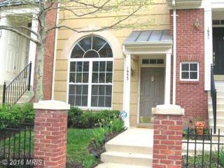 1933 Crescent Park Dr, Herndon VA  20190-3291 exterior