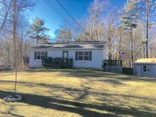 8 Dee Dee Dr, Sandown NH  03873-2029 exterior