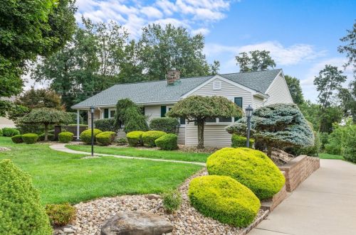 304 Crawford Dr, Moon Twp, PA 15108-2929