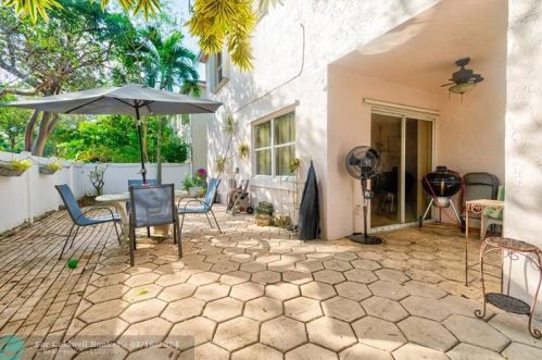 11910 12 St, Hollywood FL 33026-3874 exterior