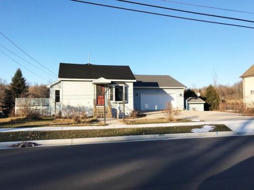 268 Mcdonald St, Pensaukee, WI 54153-1150