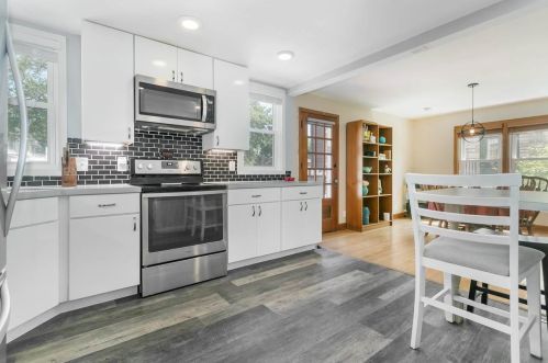 1330 Drake St, Madison, WI 53715-1632