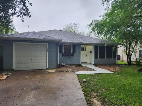 1705 Frost St, Richmond TX  77471-4216 exterior