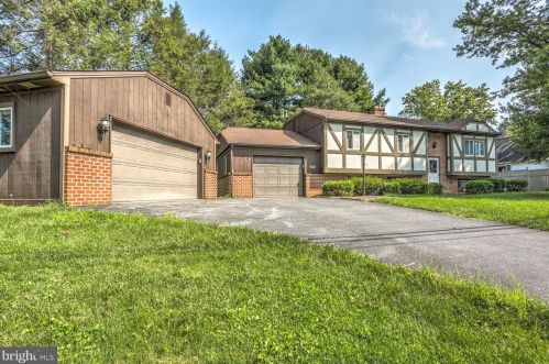 933 Eden Rd, Lancaster, PA 17601-5002