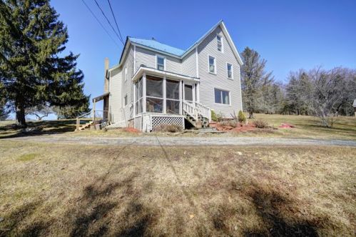 235 Elizabeth St, Hawley, PA 18428-3105