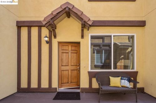 727 San Pablo Ave, Berkeley CA  94706-1195 exterior