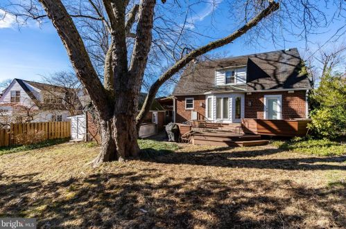 2827 Meadow Ln, Falls Church VA  22042-2320 exterior